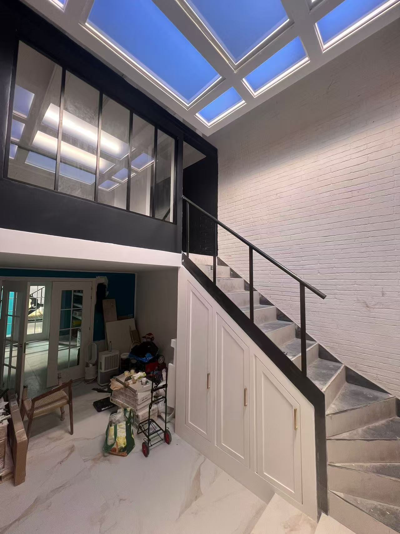 Son şirket blogları hakkında Yapay Tavan Işıkları Penceresiz İç Mekanları Nasıl Dönüştürüyor?